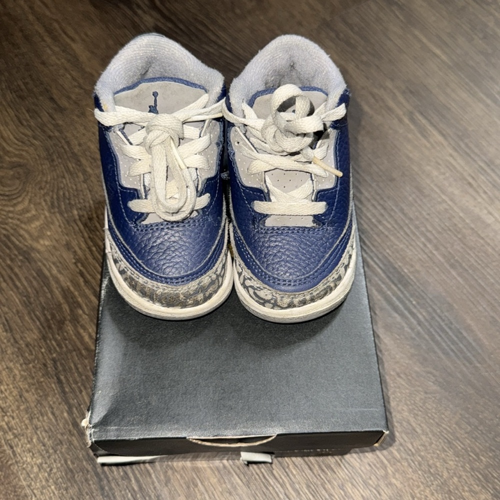 Jordan 3 Georgetown - Picture 2 of 5